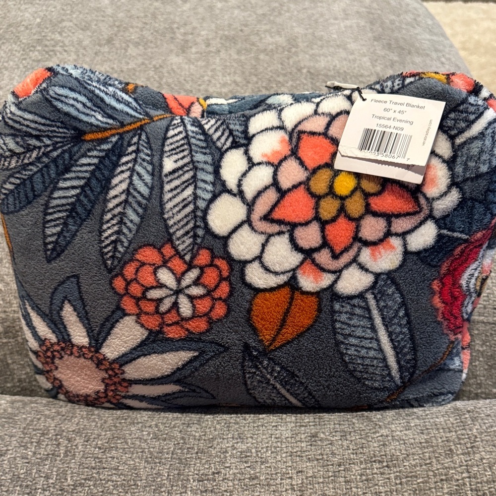 NWT Vera Bradley Foldable Fleece Travel Blanket
